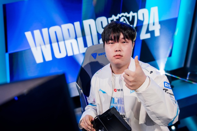 Á quân CKTG có màn “gáy bẩn”, chính fan cũng khó chấp nhận