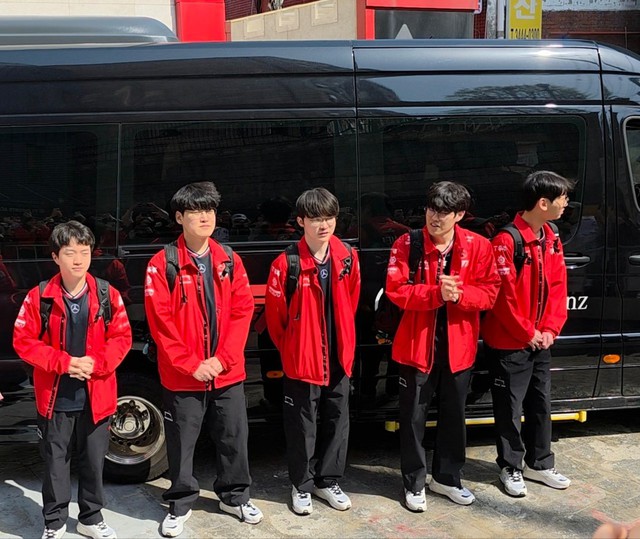 Bại trận trước Gen.G, cộng đồng lo cho sao T1