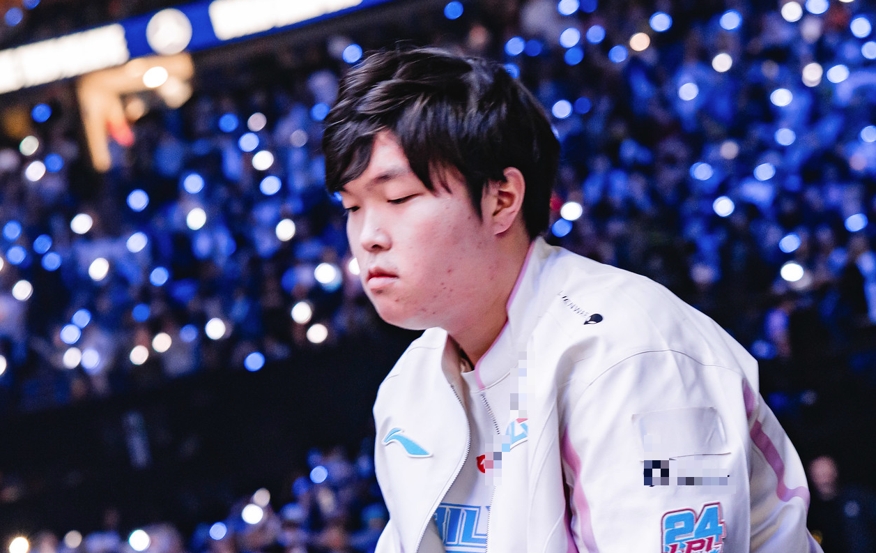 Bin gặp tình huống “méo mặt” trước thềm CKTG 2025