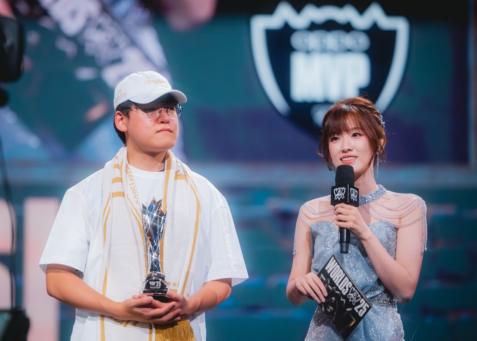 Chị gái update truyện ngắn, Gumayusi cũng đã nói lời chia tay T1