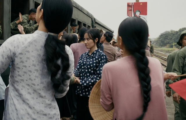 Chỉ xuất hiện cameo trong Mưa Đỏ, hot girl triệu follow vẫn chiếm thu hút spotlight