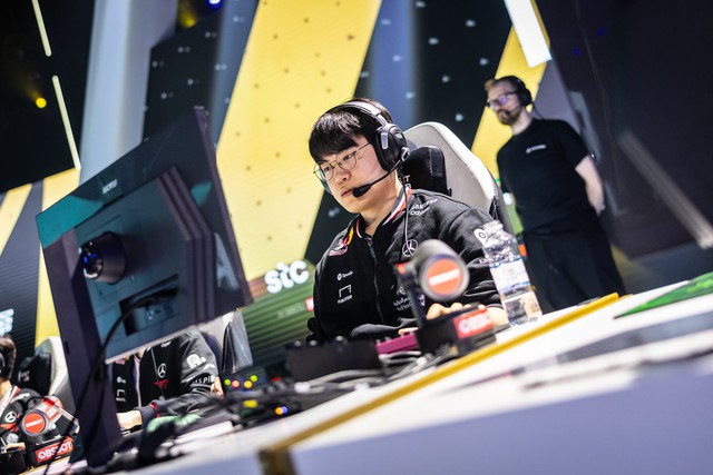 Chiến thắng chóng vánh nhưng T1 vẫn trở thành “nguồn content” vì bug “khó đỡ”