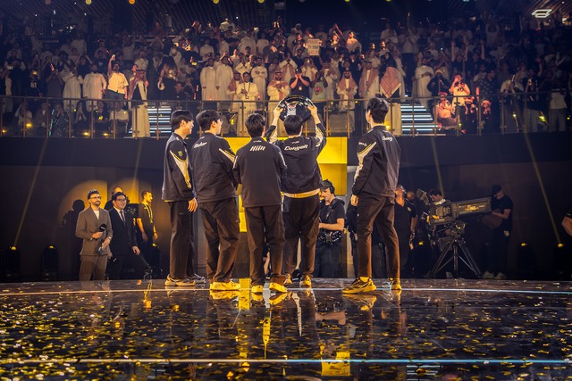 Cộng đồng fan Gen.G bùng nổ bức xúc vô lý sau chức vô địch EWC 2025 của đội nhà