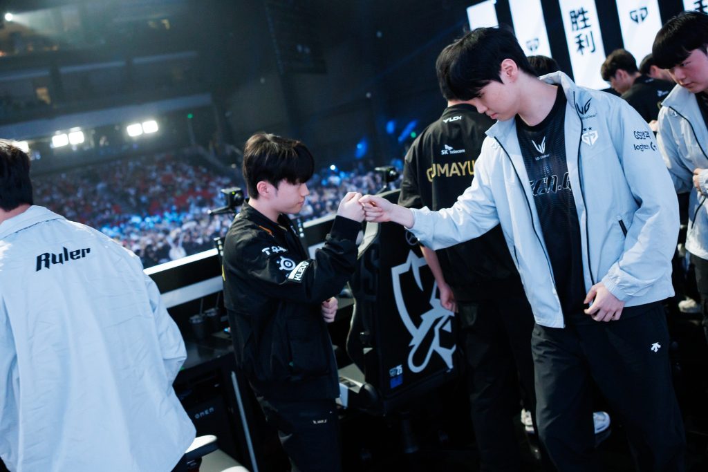 Cựu huyền thoại cũng phải “bất lực” về T1