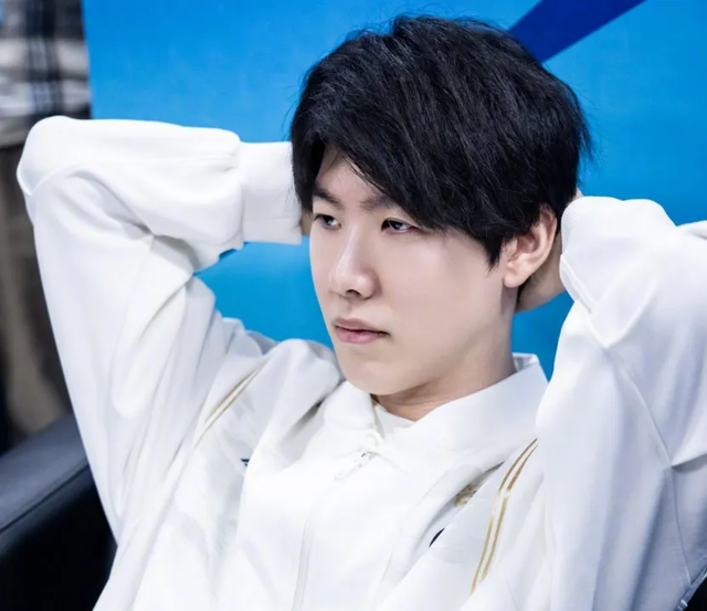 Cựu vương CKTG bị phát hiện một điểm yếu chí mạng mãi không khắc phục dù thi đấu gần chục năm