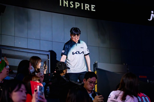 Cựu vương CKTG thừa nhận tương lai bất định sau trận thua T1