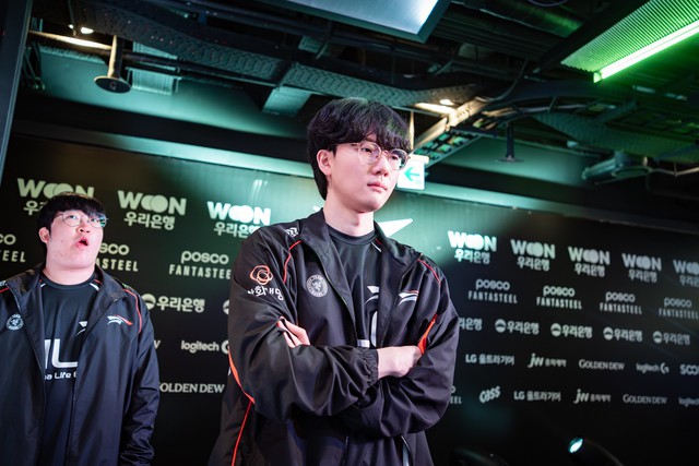 Được tôn vinh “số 1” nhưng siêu sao HLE khiến chính fan cũng “cạn lời”