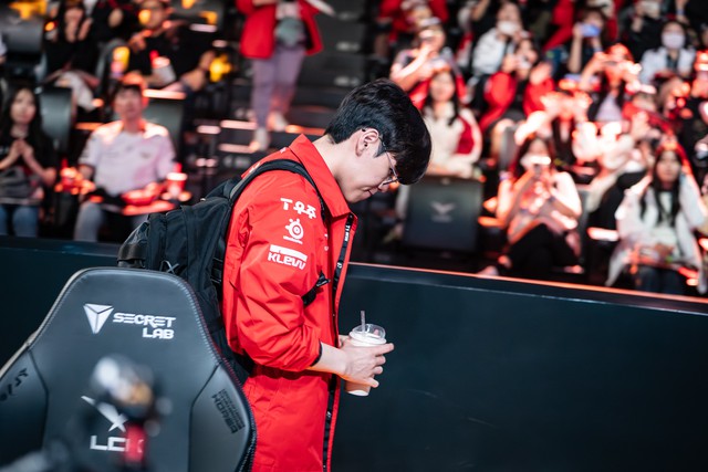 Faker chia sẻ đầy cay đắng sau trận thua NS