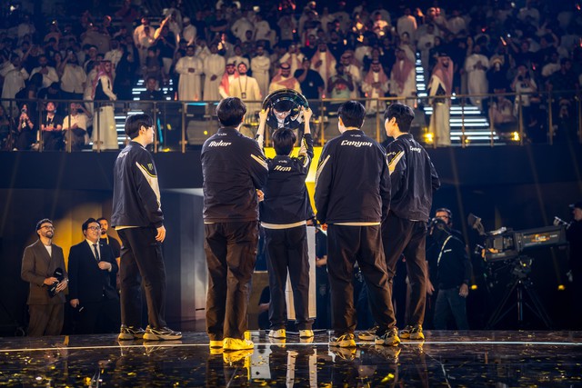 Gen.G chính thức cân bằng một thành tích của T1 sau chức vô địch EWC 2025