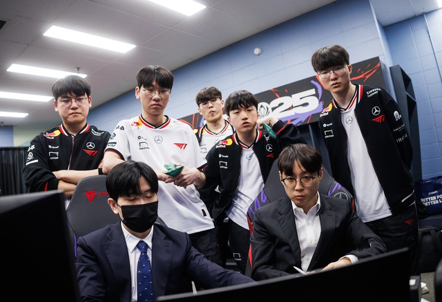 Gumayusi có lần thứ hai liên tiếp đánh dấu cột mốc quan trọng của T1