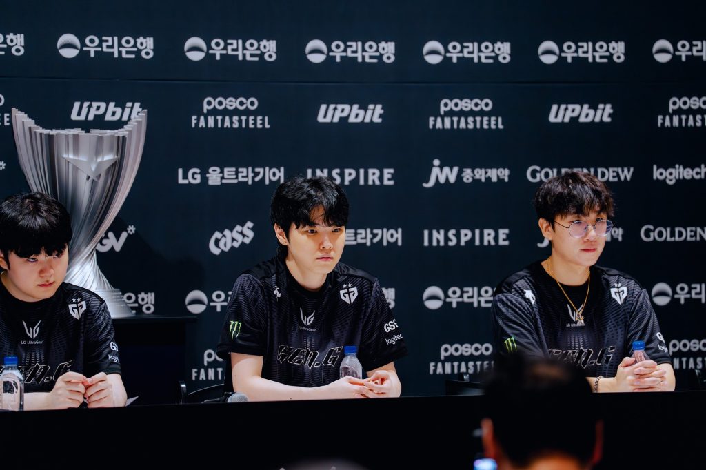 Gumayusi đáp trả Chovy “nhẹ nhàng nhưng tinh tế”