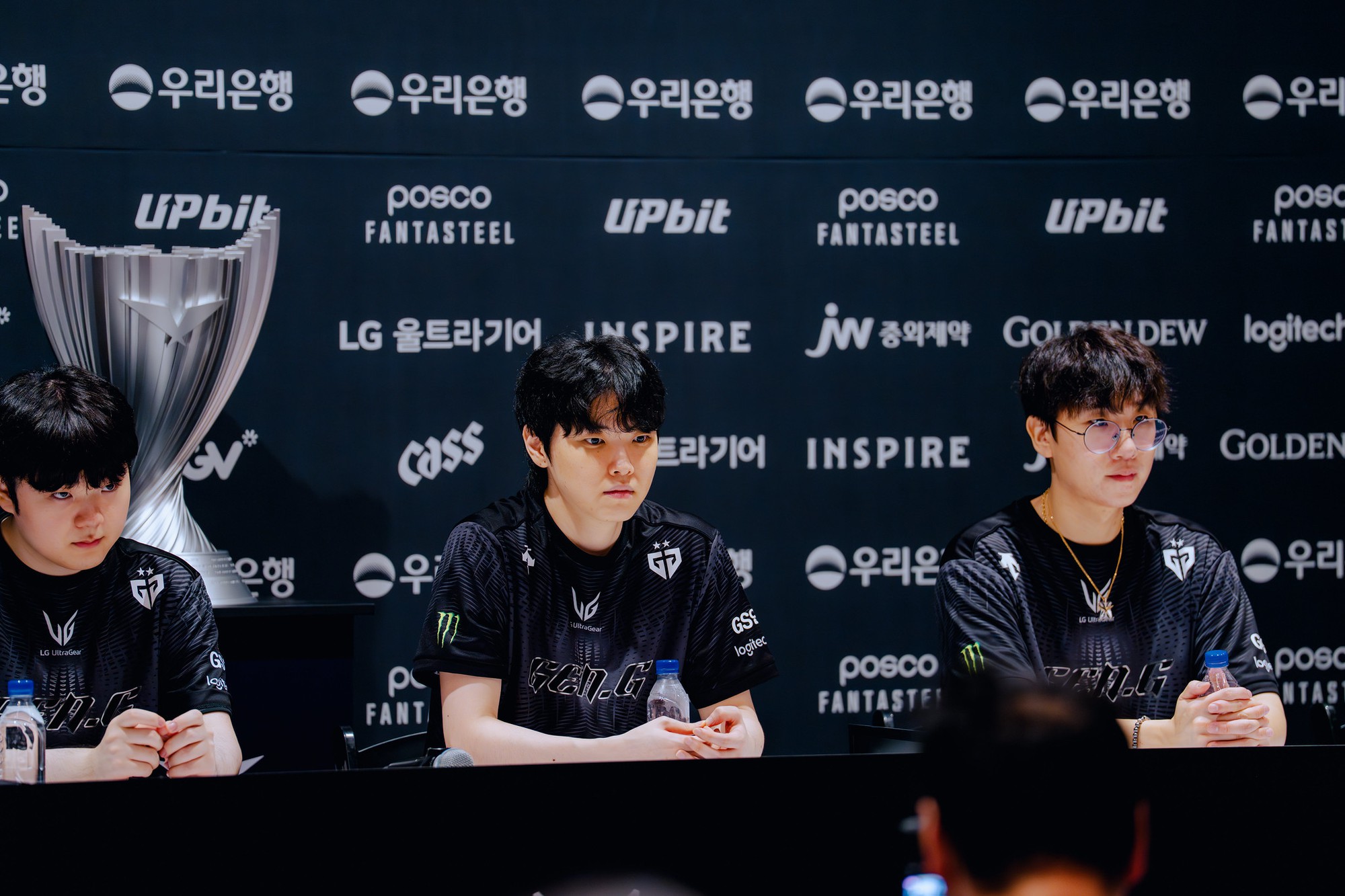 Gumayusi đáp trả Chovy “nhẹ nhàng nhưng tinh tế”