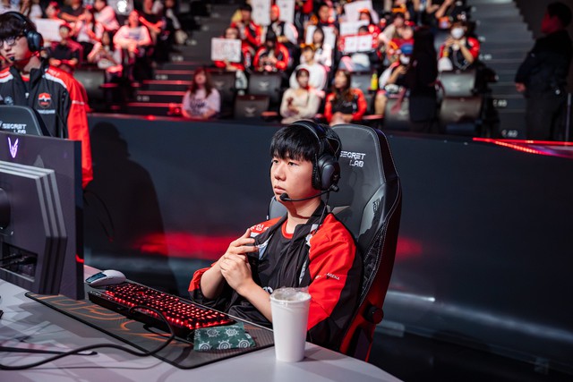 Hình ảnh hậu trường khiến cộng đồng bùng lên nghi vấn NS đang vô cùng “thê thảm”