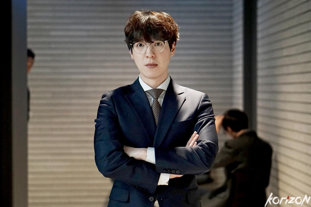 HLV KkOma lại lên tiếng về vụ T1 – Gumayusi nhưng càng lúc càng sai