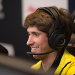 Huyền thoại hàng đầu DOTA 2 bất ngờ chơi LMHT, cộng đồng réo tên Faker