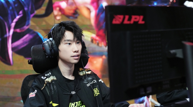 Khán giả yêu cầu phải “phong sát” ngay huyền thoại LPL sau màn “gáy” cực căng
