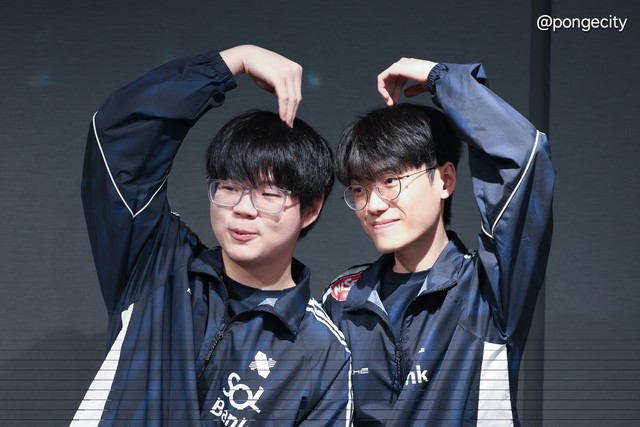 LazyFeel tiếp tục phong độ cao, T1 “nằm không cũng bị vạ lây”