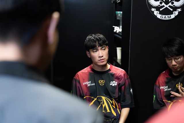 Levi chính thức thông báo giải nghệ