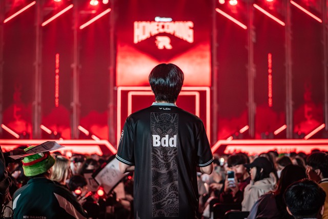 Mùa giải chưa được nửa chặng đường, một đội LCK đã “giương cờ trắng”