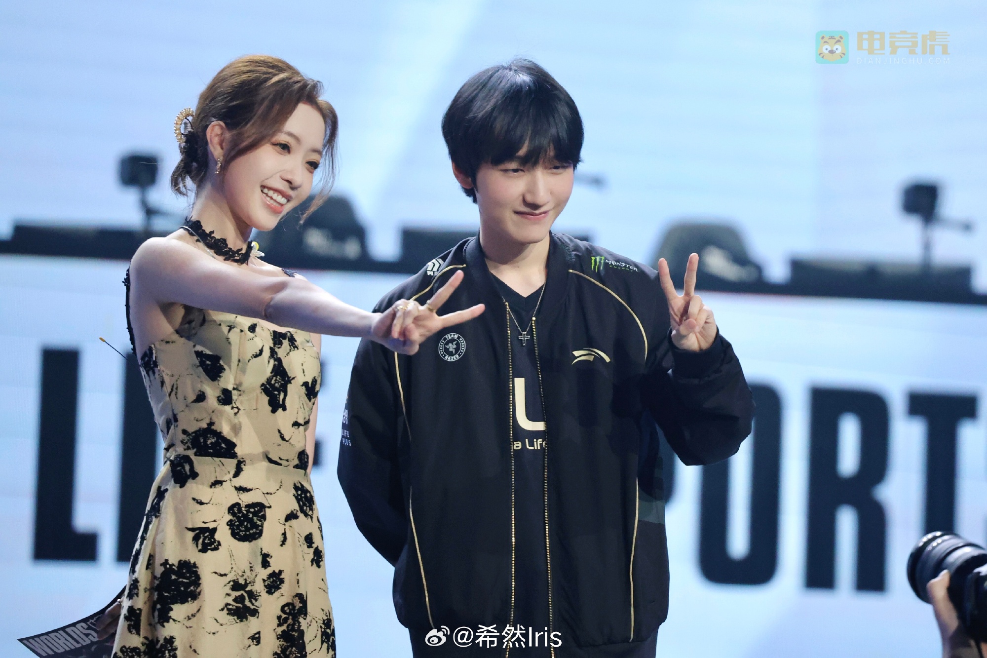 Ngất ngây nhan sắc của “nữ thần LMHT” mới, xuất hiện là “sáng cả sân khấu CKTG”