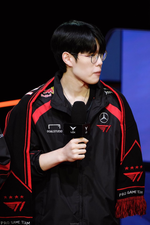 Nghi vấn Smash “bật” đàn anh ngay trong trận khiến cộng đồng T1 tranh cãi