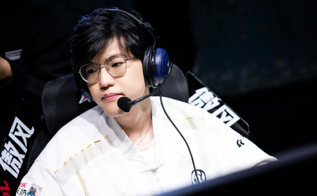 Người yêu của cựu vương CKTG bất ngờ bị phốt sở thích “dị”