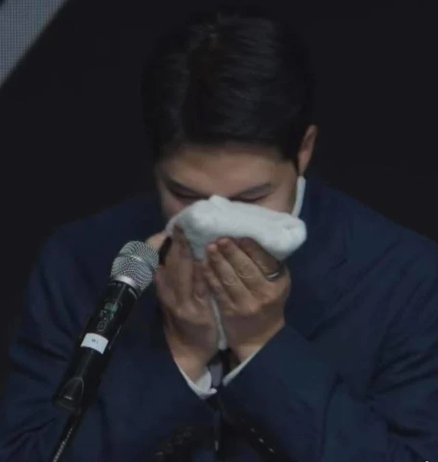 Phía Zeus tiếp tục có động thái khó hiểu xoay quanh drama với T1