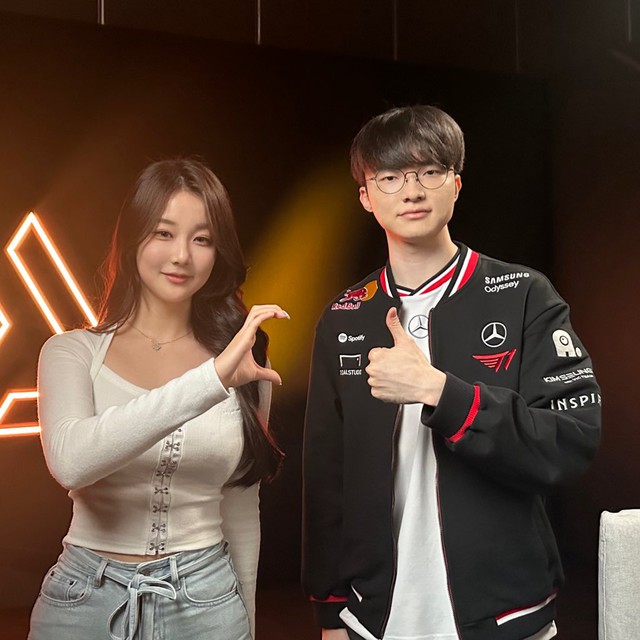 Tiếp tục “outplay” một hot girl, Faker khiến fan phải có “thỉnh cầu”