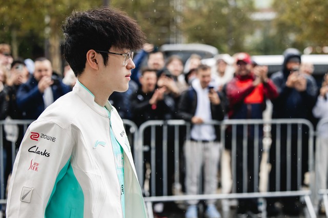 Tin chuyển nhượng 30/11: Cựu vương CKTG tiếp tục bị đòi nợ, một “siêu chiến đội” ra đời