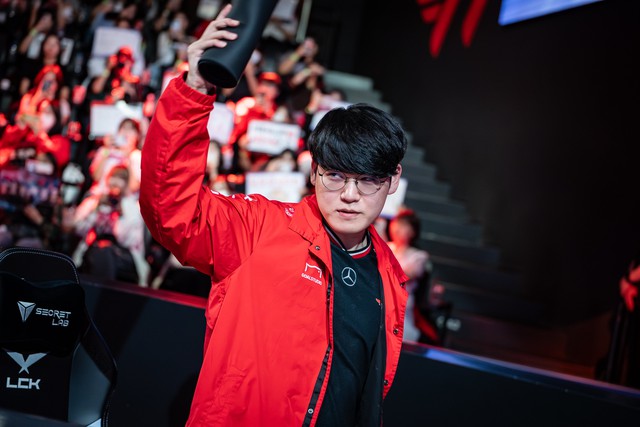 Tỏa sáng giúp T1 đi MSI, một siêu sao nhận “đặc quyền” của Riot