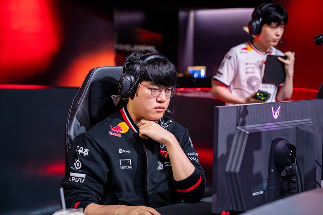 Trận thua Gen.G lộ ra những hạn chế nặng của T1 so với “đại kình địch”