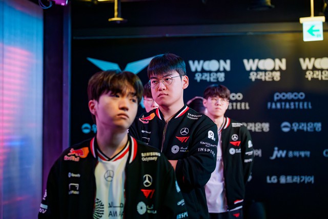 Trong cùng ngày, cặp “chú – cháu” nhà T1 lập kỷ lục “khủng”