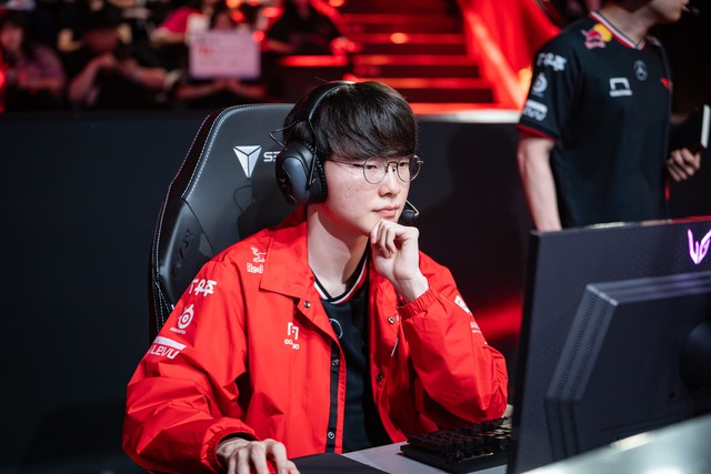 Trước thềm giai đoạn quan trọng, T1 lại “gây chuyện” với fan