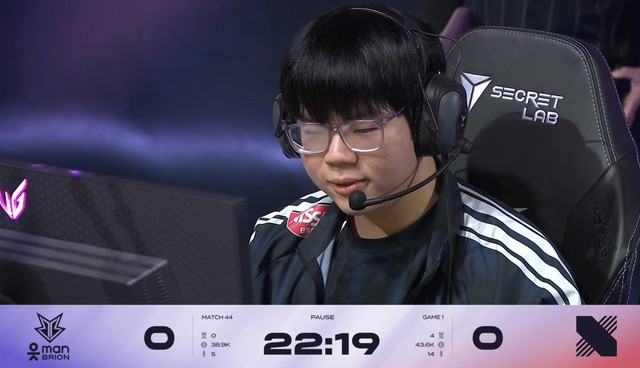 Vừa lập cột mốc lịch sử tại LCK, sao trẻ đến từ VCS có thêm hành động đầy nhân văn