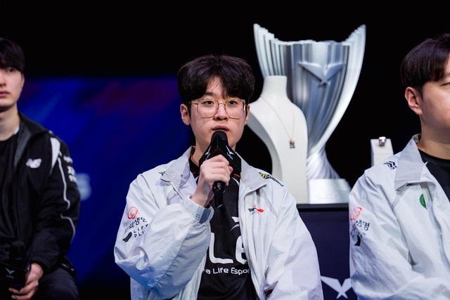 Zeus có nhận định bất ngờ về đối thủ tương lai của HLE trong trận chung kết LCK 2025