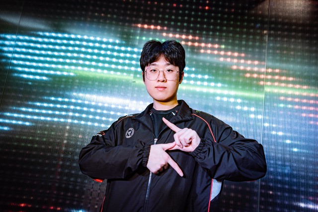 Zeus hé lộ “góc khuất” nghề tuyển thủ, tưởng đùa vui nhưng rất nhiều hệ lụy