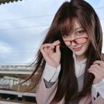 BLV VCS đình đám bị vợ “gank” vì mải xem hot girl one-champ Irelia khiến cộng đồng thích thú