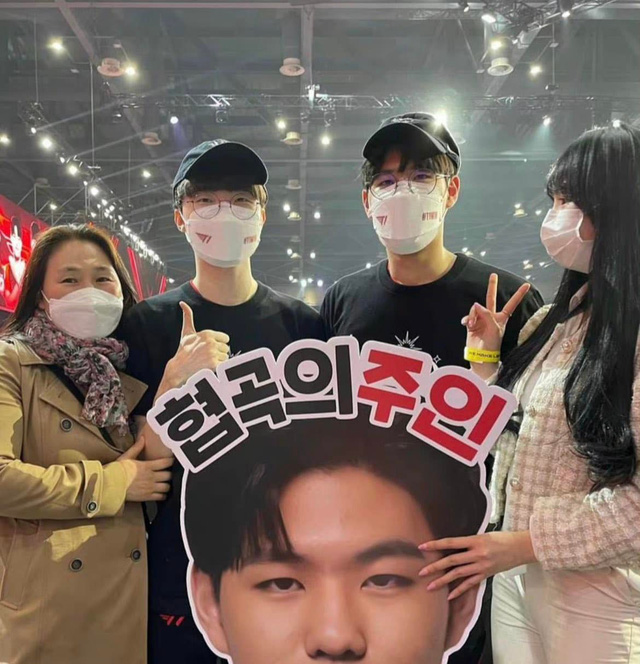 Chị gái Oner khoe ảnh mới, nhan sắc lấn át cả sao giải trí khiến dân mạng trầm trồ