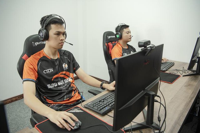 Chim Sẻ Đi Nắng lập thành tích mới, đọc bình luận “phũ” của khán giả thấy “lạ lắm”