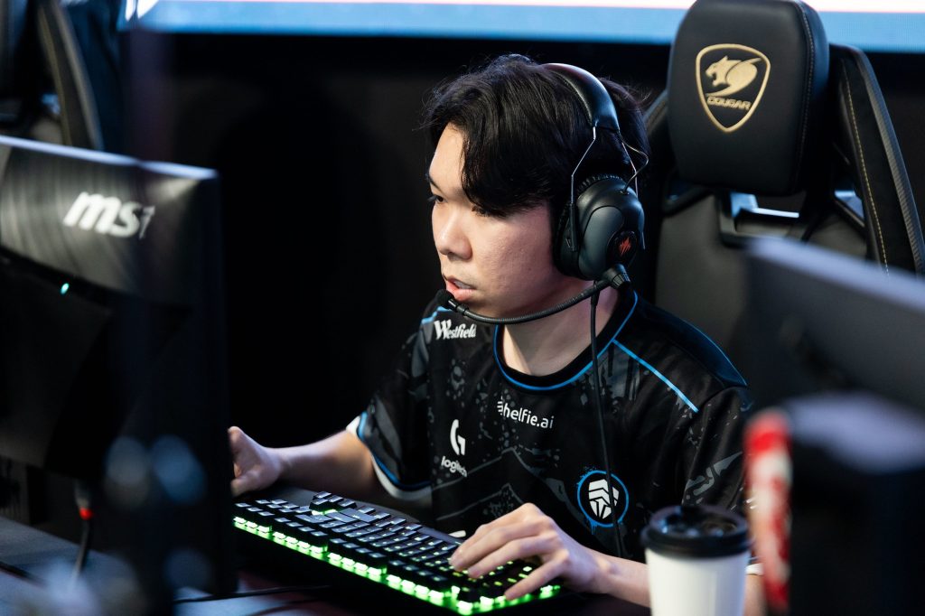 Cựu siêu sao VCS rơi vào cảnh thất nghiệp còn bị khán giả nhà “phũ phàng”