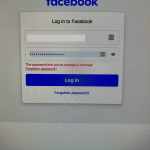 Facebook trở lại, cộng đồng bùng nổ sung sướng vì tưởng bị hack, nhiều tính năng vẫn gặp lỗi