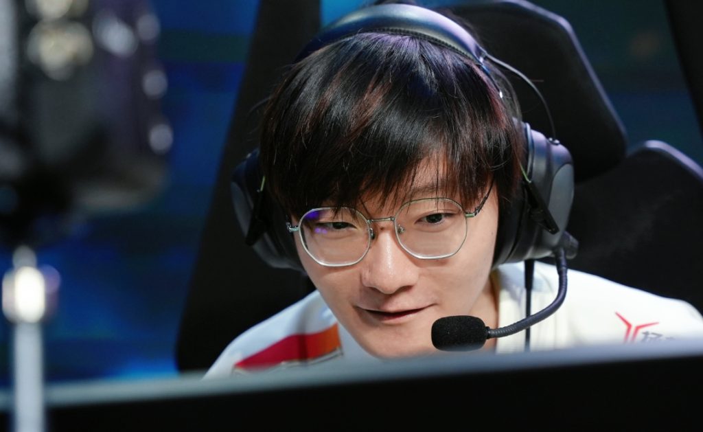 Fan LPL bùng nổ lo sợ sau khi “cúp C2 của LMHT” đi đến hồi kết