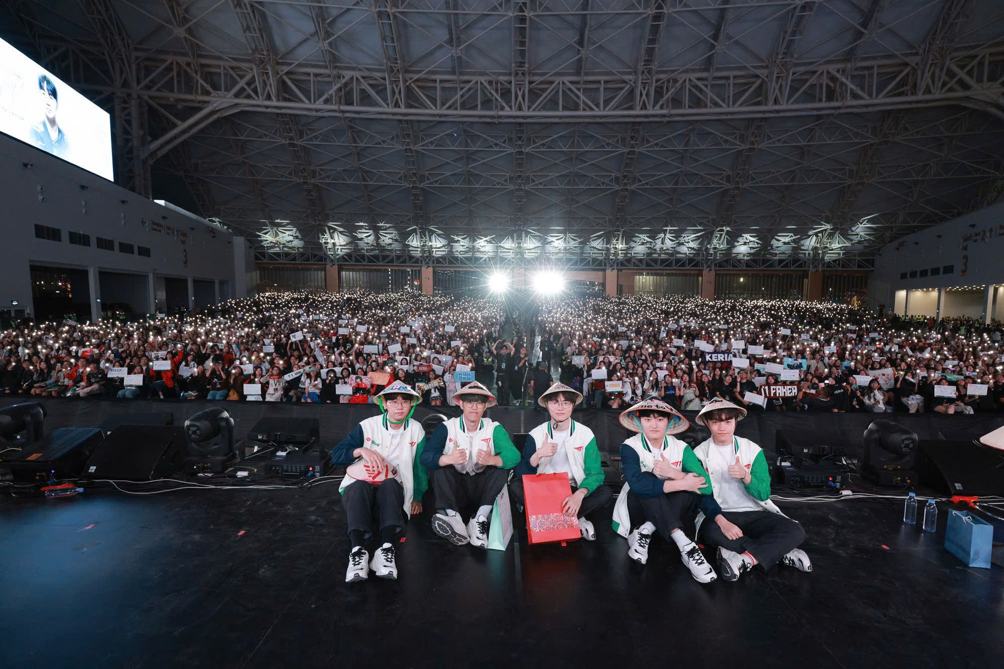 Fan meeting T1 tại Việt Nam: Sự kiện hoành tráng nhưng nhiều tranh cãi, ban tổ chức nói gì?