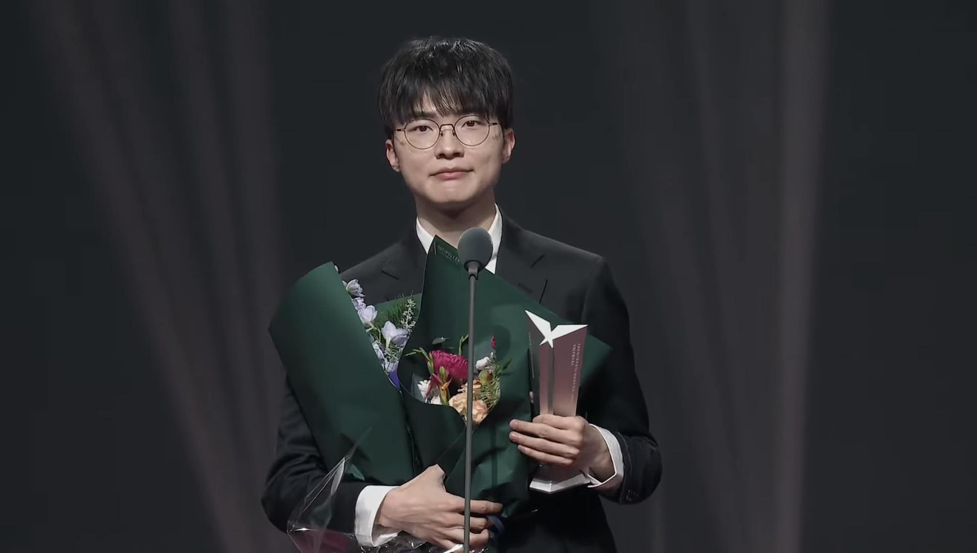 Giải thưởng của Faker tại LCK Awards 2025 khiến cộng đồng tranh cãi