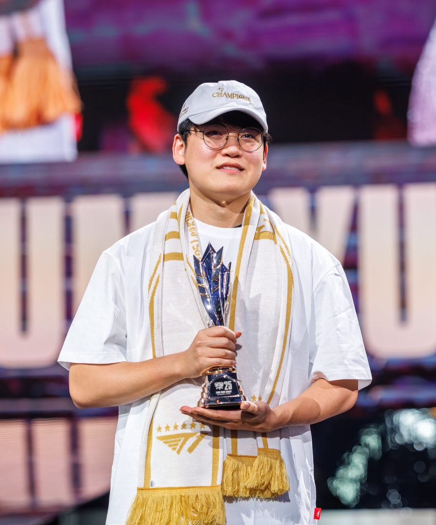 Gumayusi chia sẻ về lựa chọn tương lai nhưng khán giả nghi ngờ “ngầm nhắc nhẹ” T1