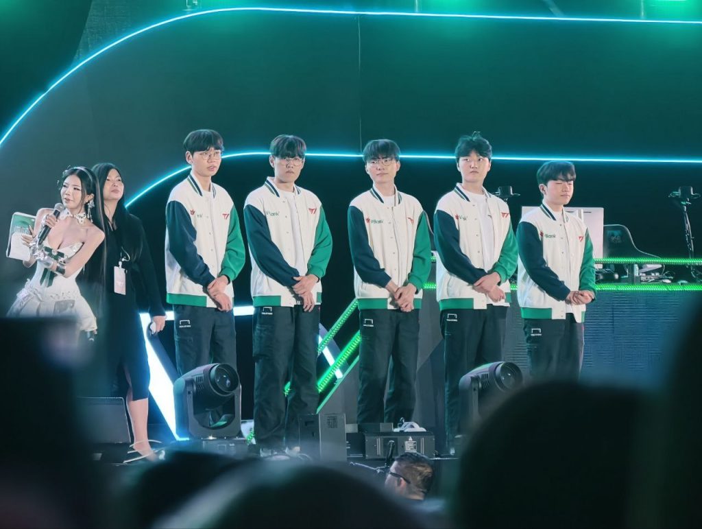 Khán giả “xót” cho một tuyển thủ T1 tại sự kiện fanmeeting