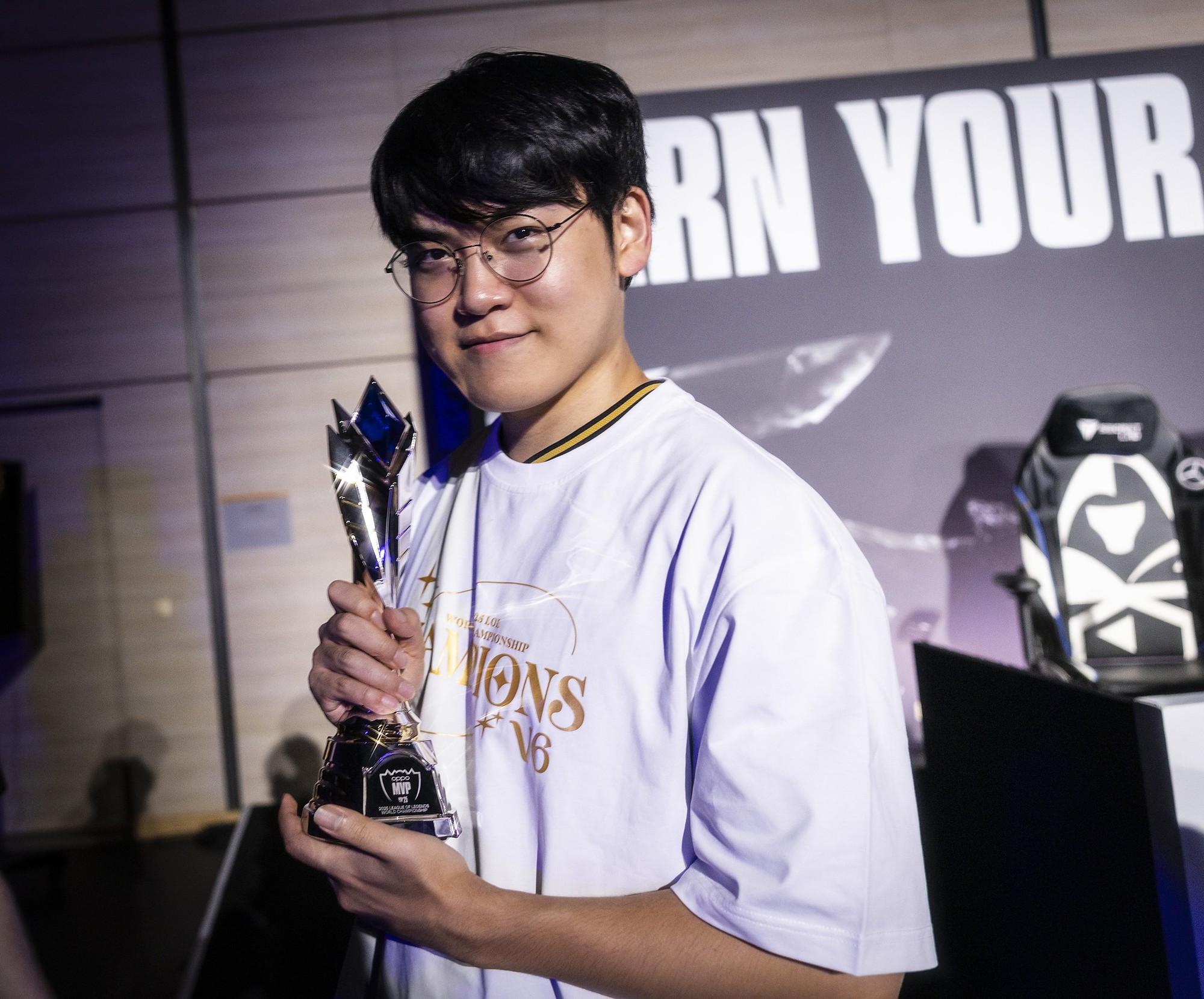 LCK tung phim tài liệu càng khiến cộng đồng bức xúc với T1