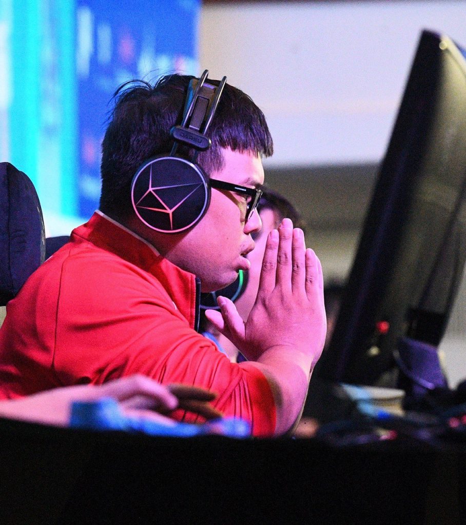 Tuyển thủ Việt Nam gục đầu bật khóc vì vụt mất HCV Audition, “trốn” ra ngoài khóc, 1 tiếng sau lại vô địch mới đỉnh!