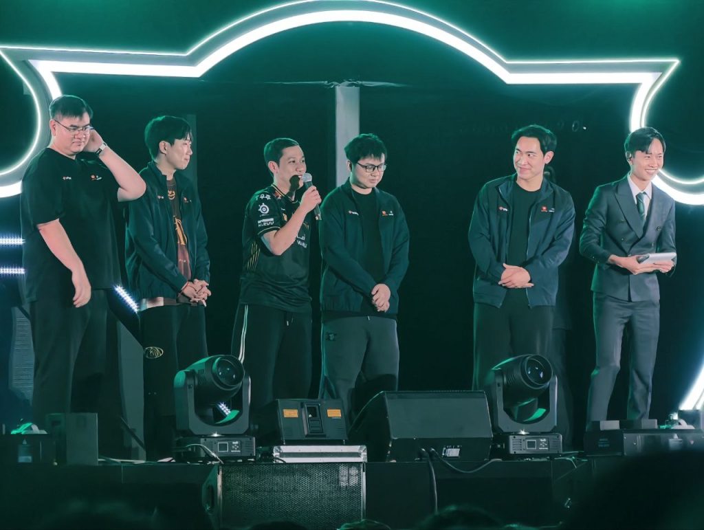 Văn Tùng cũng chính thức lên tiếng về sự kiện fanmeeting T1 ngay sau Thầy Giáo Ba