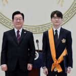 Nhận danh hiệu cao quý nhất cho VĐV, Faker thực sự sánh ngang 2 “quốc bảo” xứ Hàn